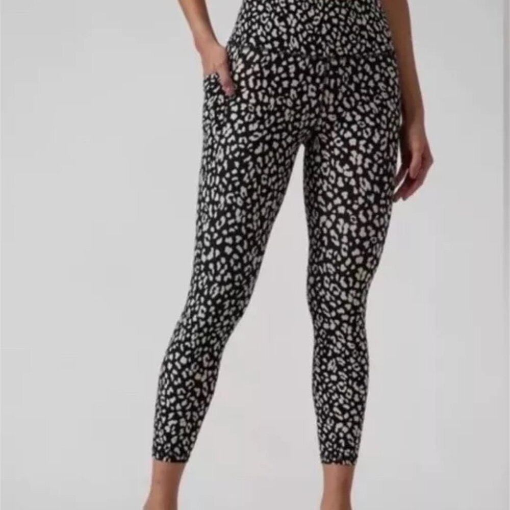 Athleta Salutation Stash Pocket II Printed 7/8 size Small Animal Leopard Print